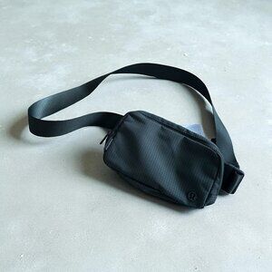 LULULEMON Deep Green Black Everywhere 1L Belt Bag NEW NWT